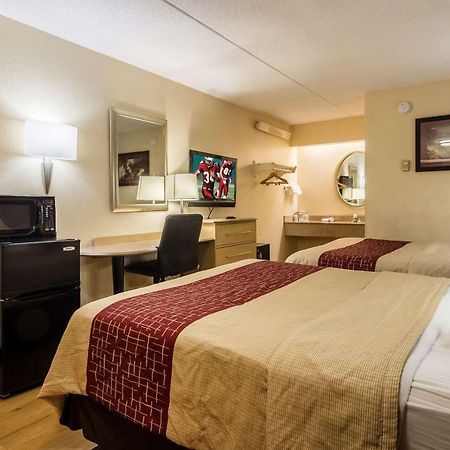 Red Roof Inn Detroit Metro Airport - Белльвилль Экстерьер фото