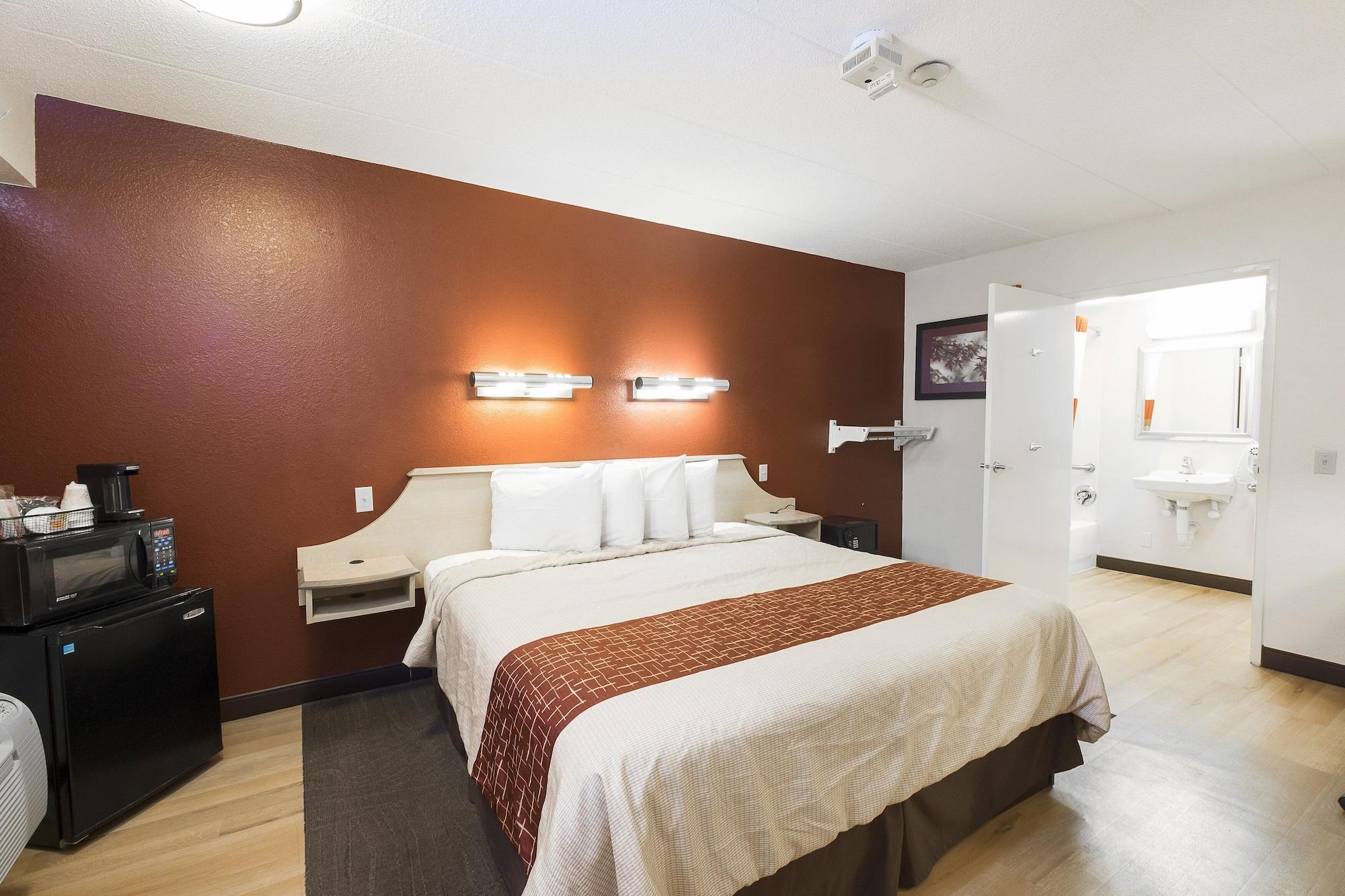 Red Roof Inn Detroit Metro Airport - Белльвилль Экстерьер фото