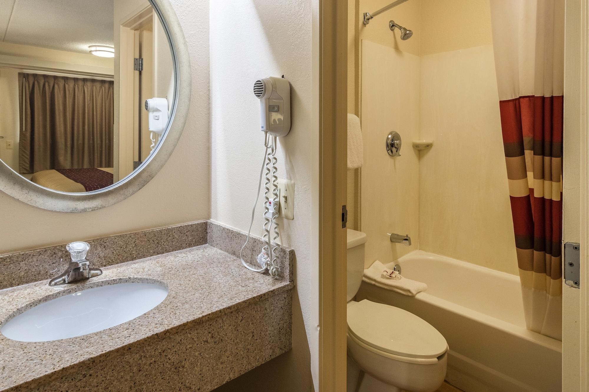 Red Roof Inn Detroit Metro Airport - Белльвилль Экстерьер фото