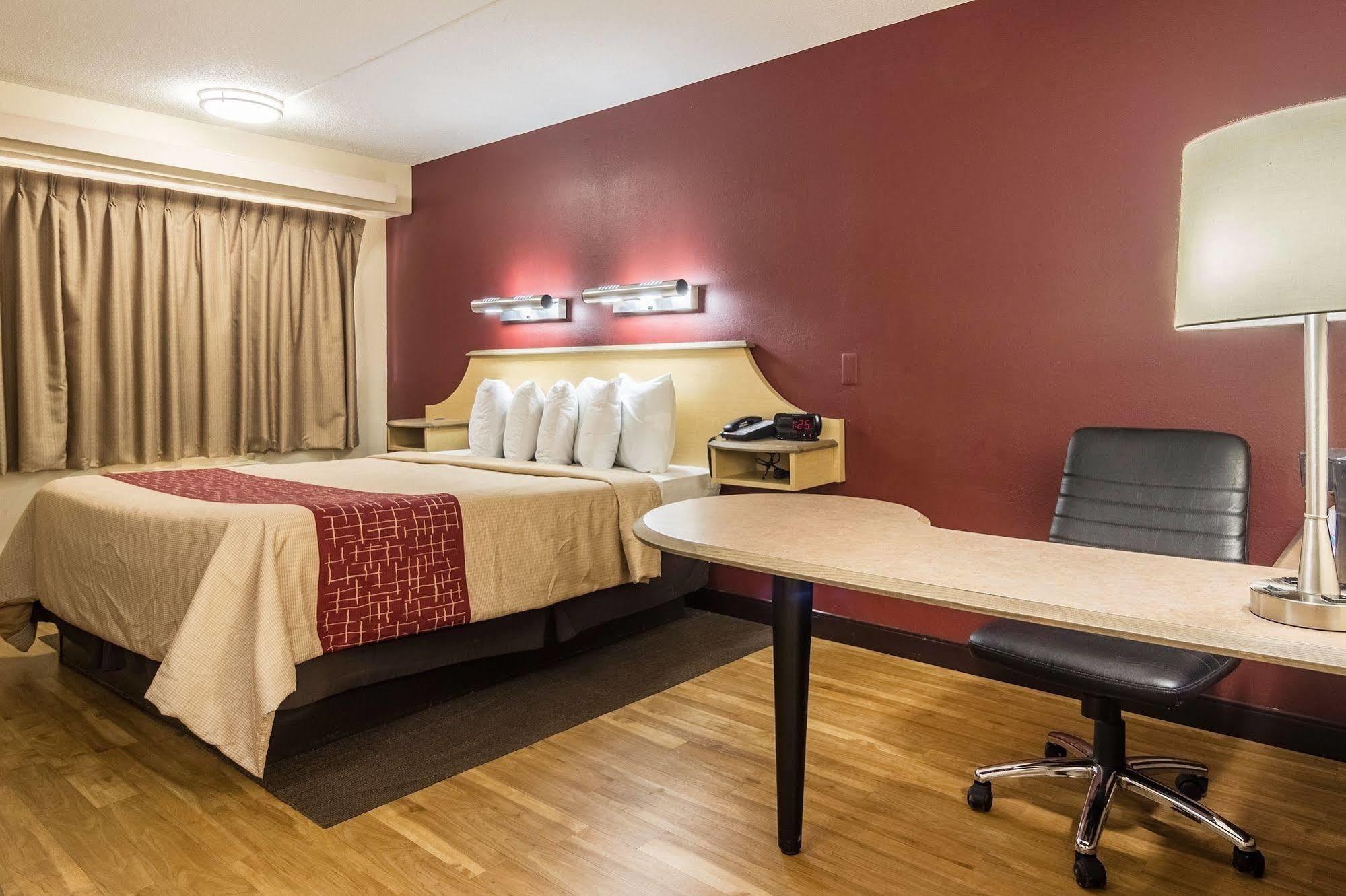 Red Roof Inn Detroit Metro Airport - Белльвилль Экстерьер фото